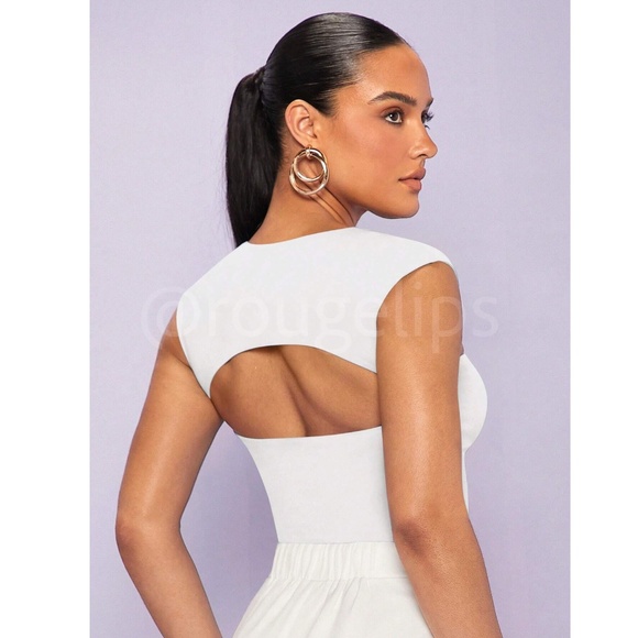 White Slim Fit CROP Top Sweetheart Décolleté Neckline - Picture 2 of 8